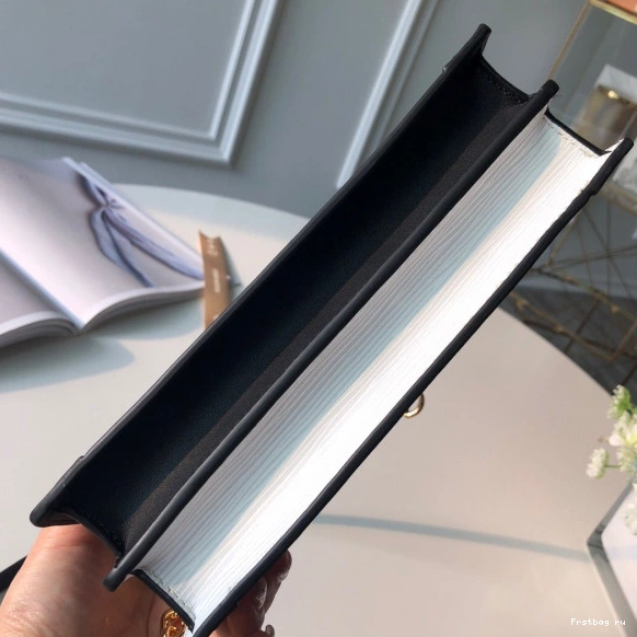 First bag ru Louis Vuitton CHANELUTCH TRUNK 0805